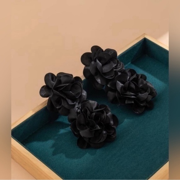 ✨NEW Elegant Black Floral Earrings - Picture 3 of 5